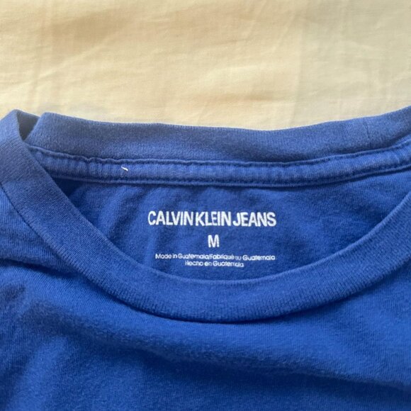 Calvin Klien Blue tee - Picture 2 of 3